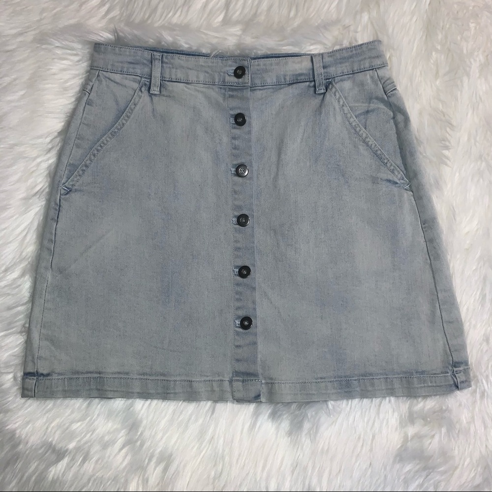 Chelsea and Violet Button front Denim Skirt Sz 28